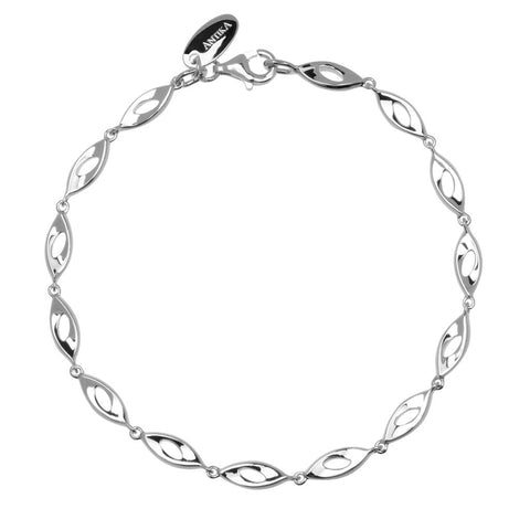 Osa bracelet is a sterling silver bracelet with open, almond-shaped links which are gently concave. The bracelet is 18.5cm long.